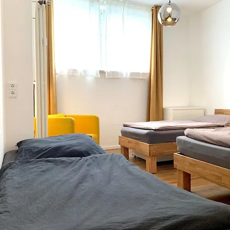 Alles Komplett - 2 Schlafzimmer, Grosse Kueche, Bad Appartement Keulen