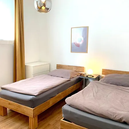 Apartment Alles Komplett - 2 Schlafzimmer, Große Küche, Bad