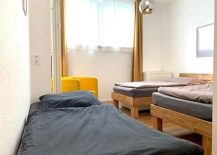 Alles Komplett - 2 Schlafzimmer, Große Küche, Bad Apartment Köln