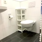 Alles Komplett - 2 Schlafzimmer, Grosse Kueche, Bad