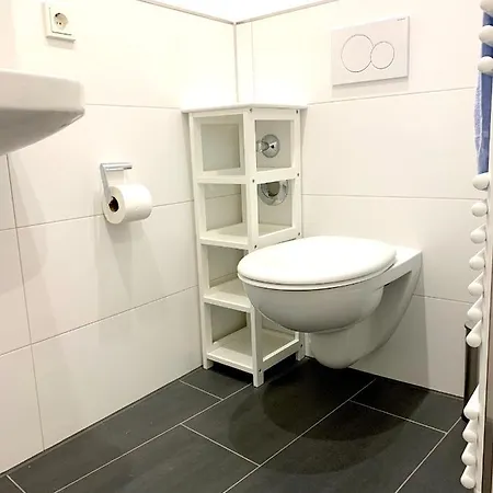 Alles Komplett - 2 Schlafzimmer, Große Küche, Bad