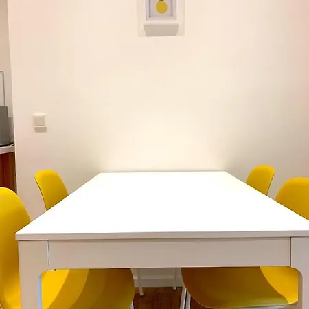 Apartment Alles Komplett - 2 Schlafzimmer, Grosse Kueche, Bad *