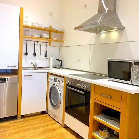 Alles Komplett - 2 Schlafzimmer, Grosse Kueche, Bad * Cologne