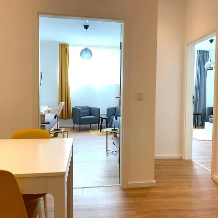 Alles Komplett - 2 Schlafzimmer, Grosse Kueche, Bad アパート