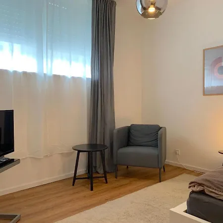Alles Komplett - 2 Schlafzimmer, Grosse Kueche, Bad *