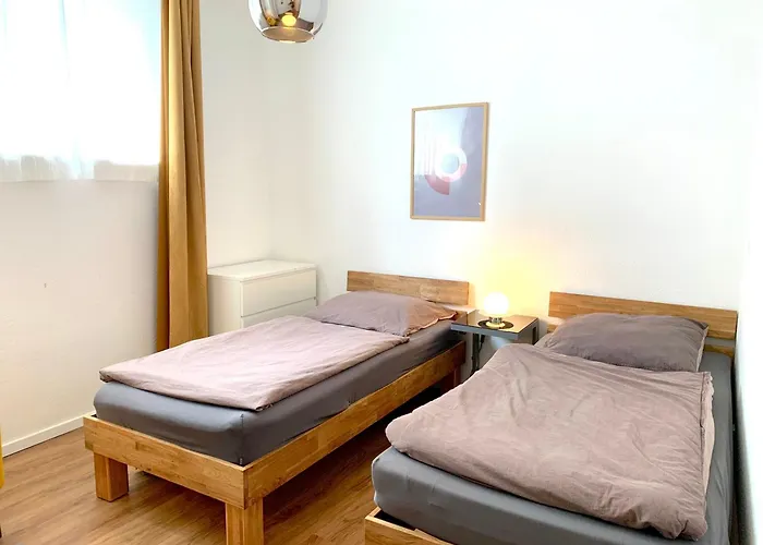 Apartment Alles Komplett - 2 Schlafzimmer, Grosse Kueche, Bad