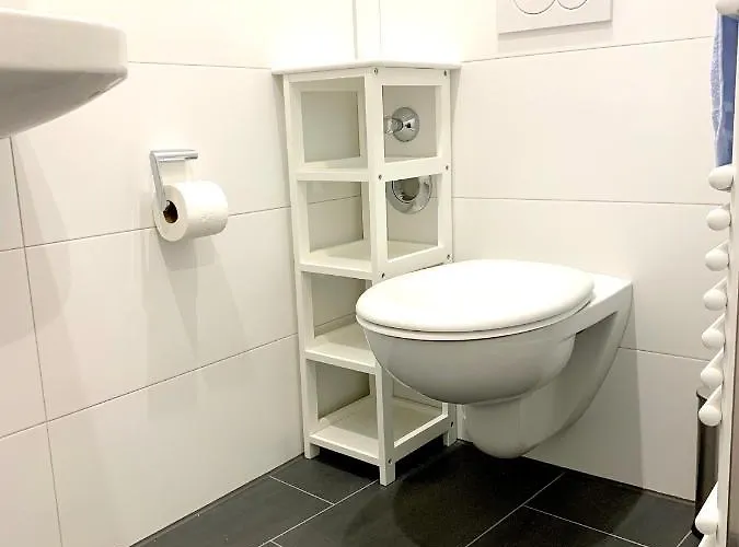 Alles Komplett - 2 Schlafzimmer, Große Küche, Bad