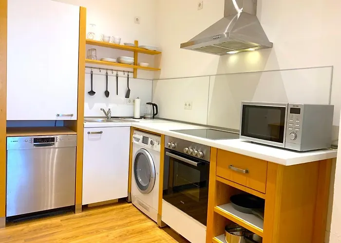 Alles Komplett - 2 Schlafzimmer, Große Küche, Bad * Colonia