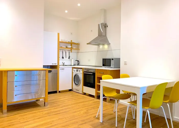 Alles Komplett - 2 Schlafzimmer, Große Küche, Bad Colonia